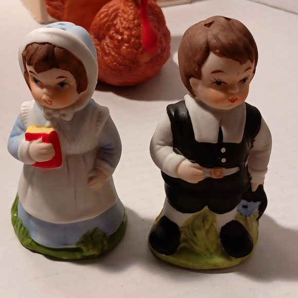 Vintage Pilgrim Condiment Set Napkin Salt & Pepper Shakers Taiwan - Picture 7 of 9